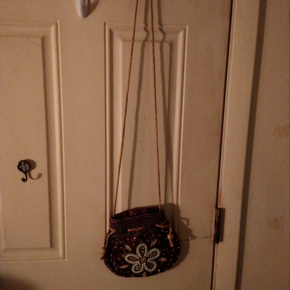 DRAWSTRING BAG/ XL-EXTENDED SHOULDER/BODY STRAP. FULLY LINED. GOLD SILK THREADS. - Picture 5 of 6